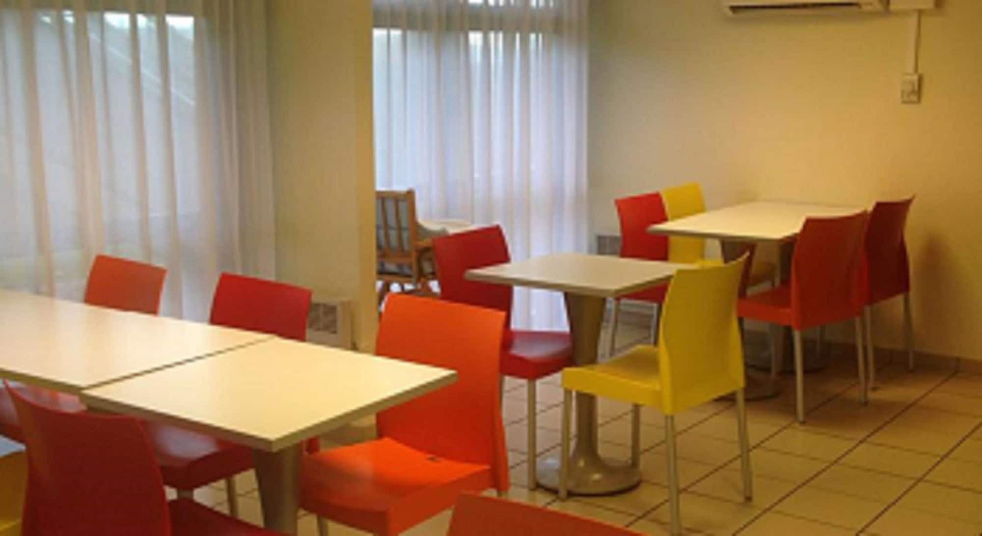 Premiere Classe Niort Est La Creche Luaran gambar