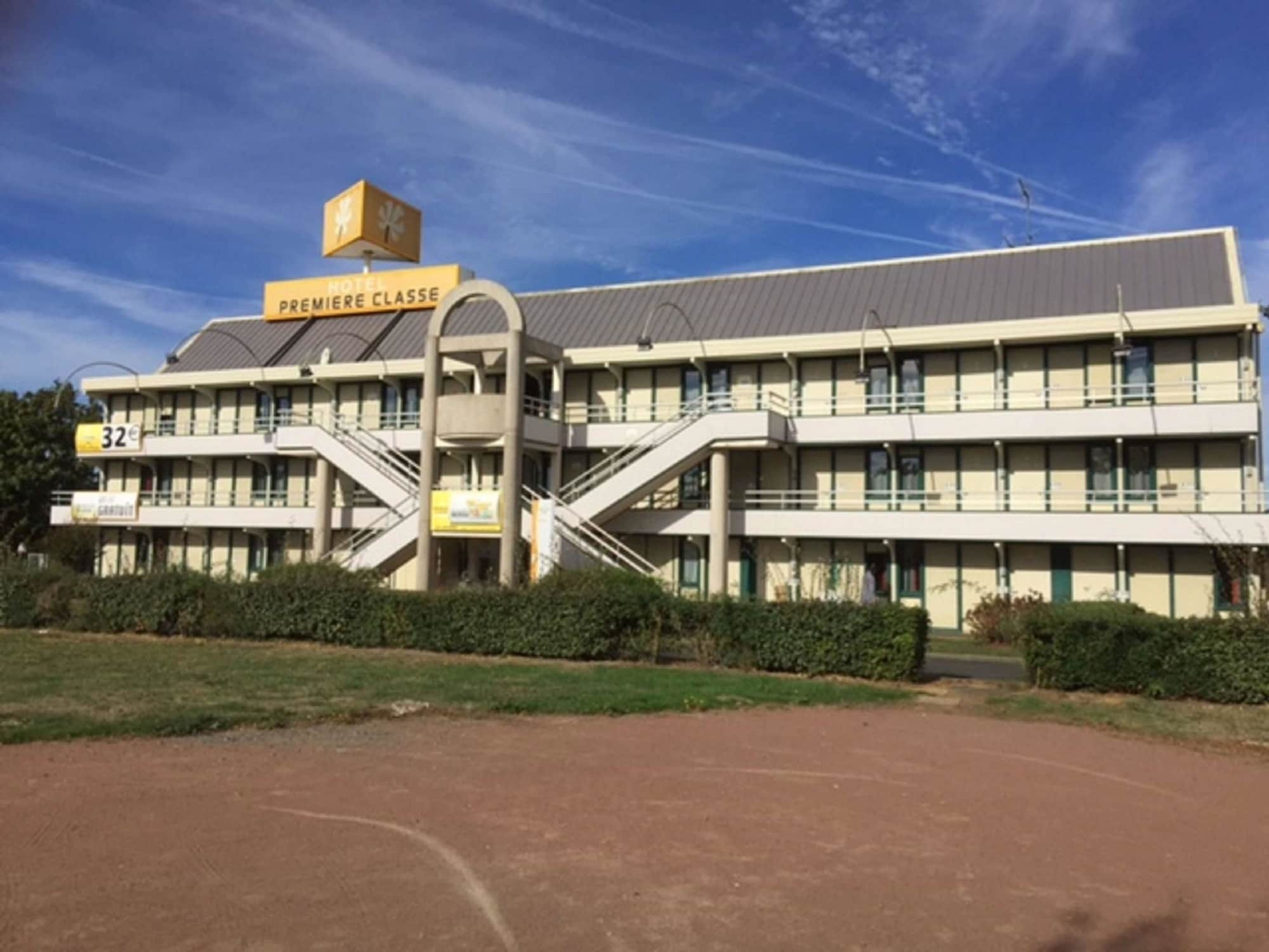 Premiere Classe Niort Est La Creche Luaran gambar